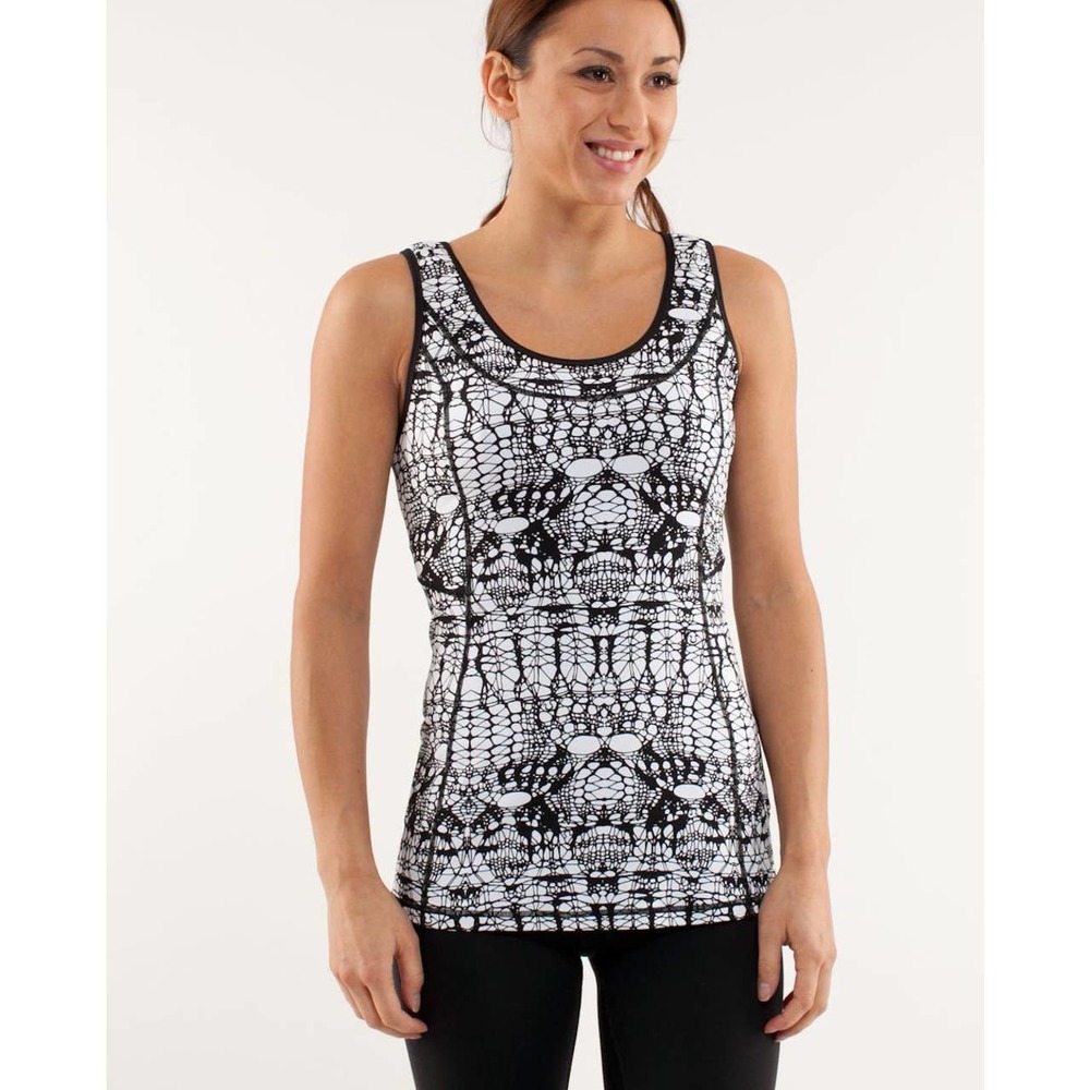 COPY - Lululemon women’s size 6 stay on course black and white athletic tank 00…